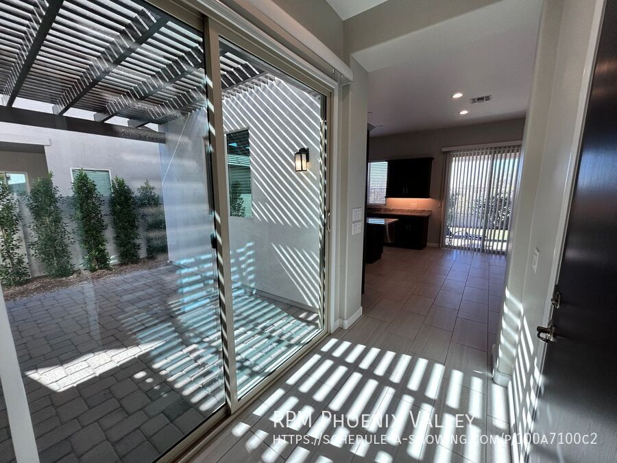 Gorgeous 4-Bedroom Home with Mountain Views in Gated Community property image