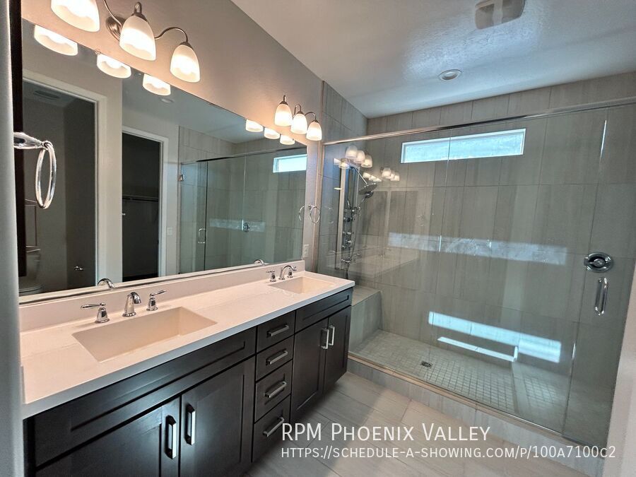 Gorgeous 4-Bedroom Home with Mountain Views in Gated Community property image