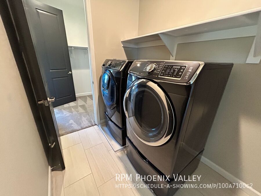 Gorgeous 4-Bedroom Home with Mountain Views in Gated Community property image