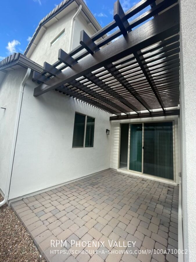 Gorgeous 4-Bedroom Home with Mountain Views in Gated Community property image