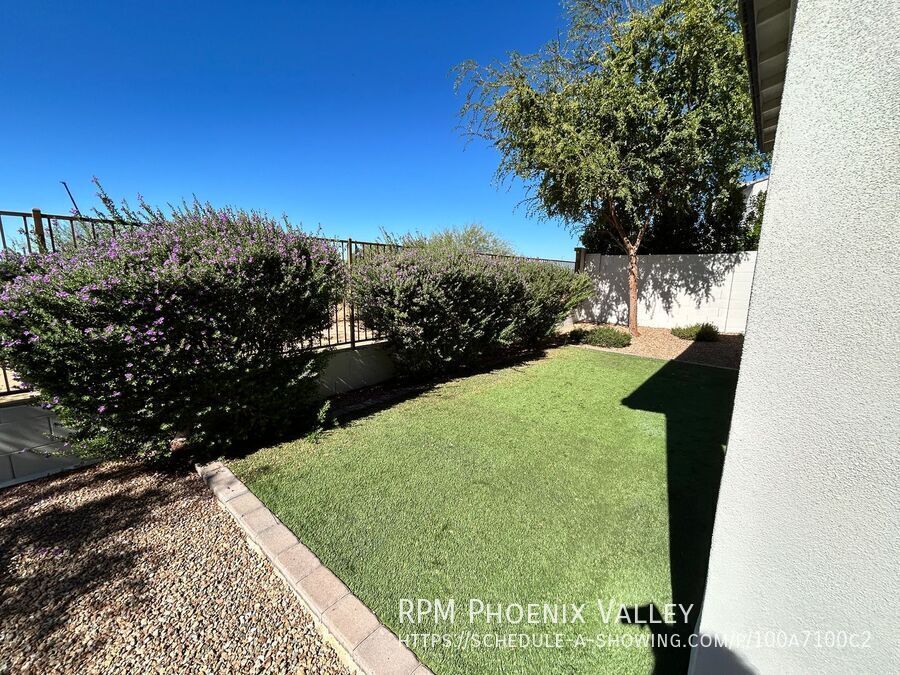 Gorgeous 4-Bedroom Home with Mountain Views in Gated Community property image