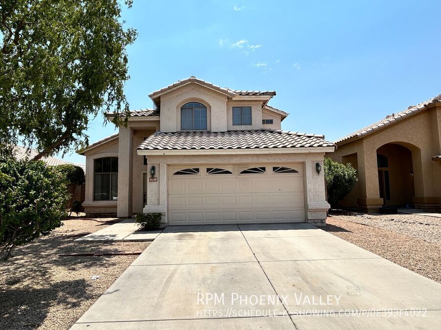 Spacious 4-Bedroom 3-Bath Peoria Home with Vaulted Ceilings & Large Backyard property image