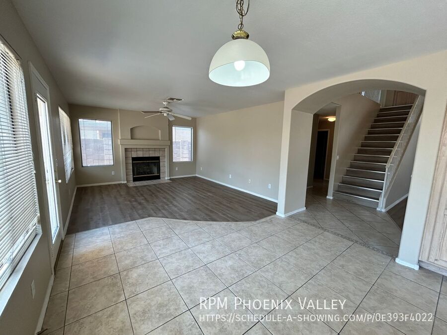 Spacious 4-Bedroom 3-Bath Peoria Home with Vaulted Ceilings & Large Backyard property image