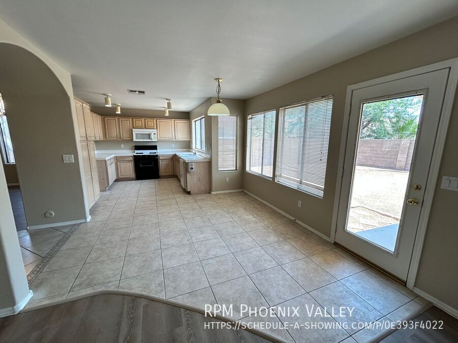 Spacious 4-Bedroom 3-Bath Peoria Home with Vaulted Ceilings & Large Backyard property image