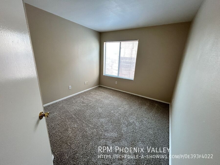 Spacious 4-Bedroom 3-Bath Peoria Home with Vaulted Ceilings & Large Backyard property image