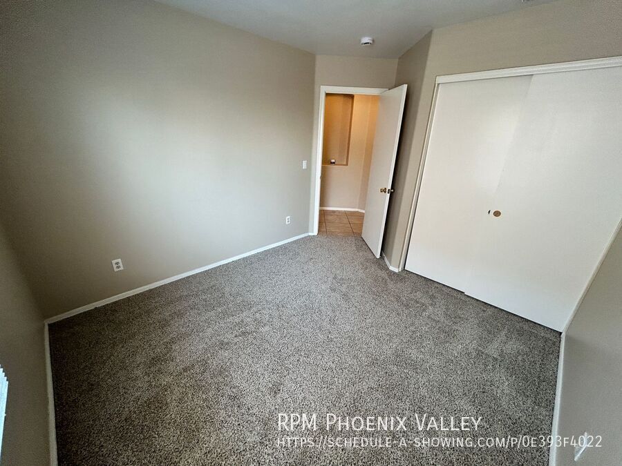 Spacious 4-Bedroom 3-Bath Peoria Home with Vaulted Ceilings & Large Backyard property image