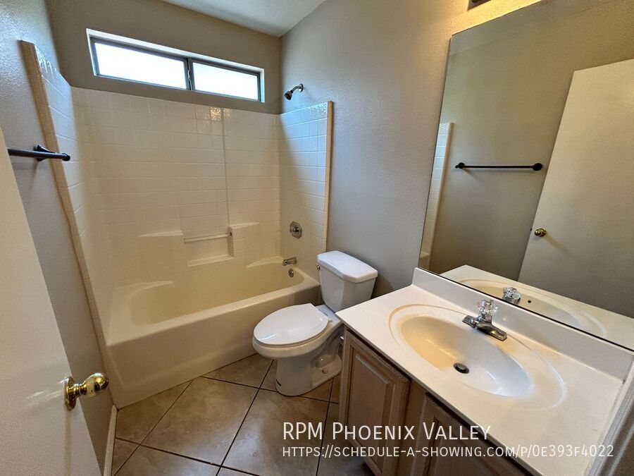 Spacious 4-Bedroom 3-Bath Peoria Home with Vaulted Ceilings & Large Backyard property image