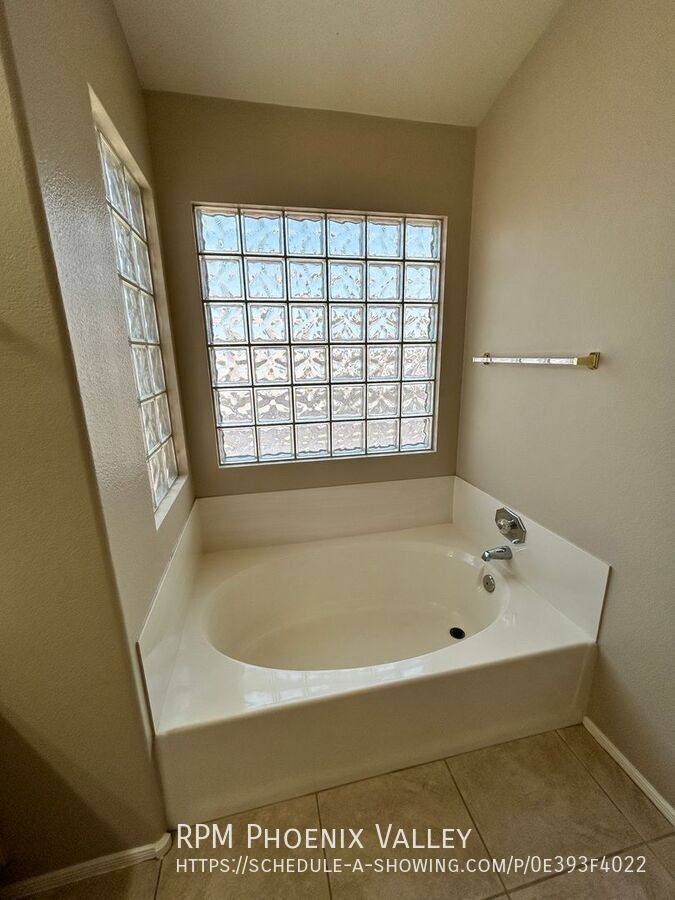 Spacious 4-Bedroom 3-Bath Peoria Home with Vaulted Ceilings & Large Backyard property image