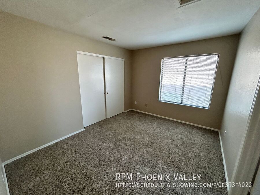 Spacious 4-Bedroom 3-Bath Peoria Home with Vaulted Ceilings & Large Backyard property image