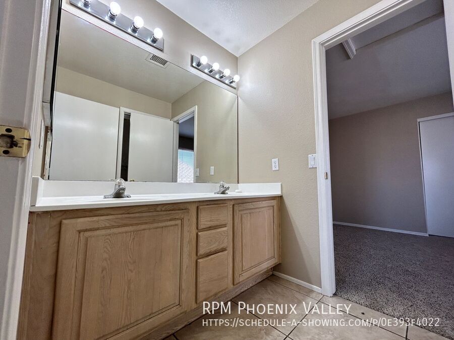 Spacious 4-Bedroom 3-Bath Peoria Home with Vaulted Ceilings & Large Backyard property image