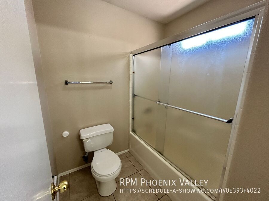 Spacious 4-Bedroom 3-Bath Peoria Home with Vaulted Ceilings & Large Backyard property image