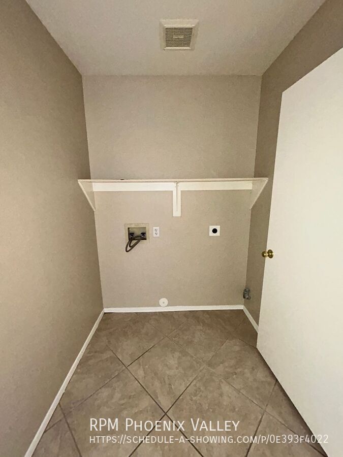 Spacious 4-Bedroom 3-Bath Peoria Home with Vaulted Ceilings & Large Backyard property image