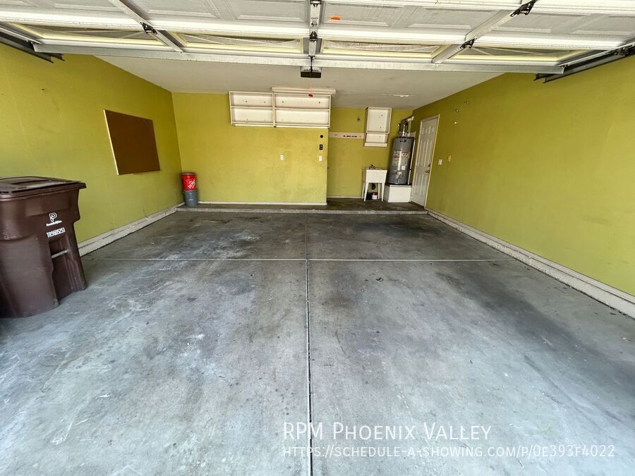 Spacious 4-Bedroom 3-Bath Peoria Home with Vaulted Ceilings & Large Backyard property image