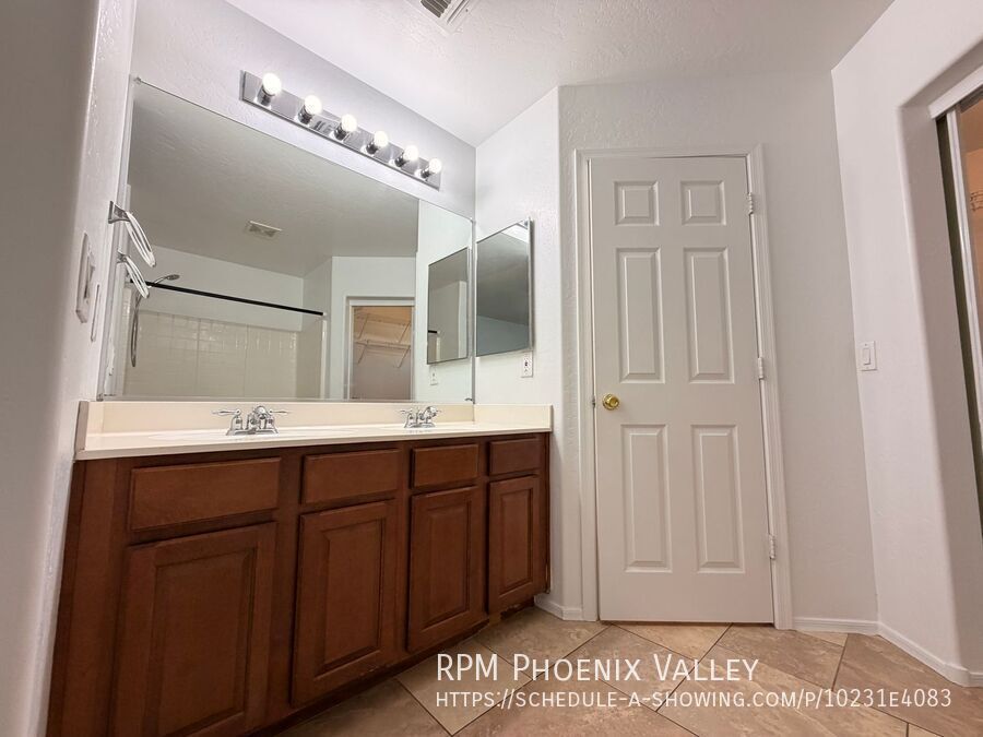 Two Story 3Bdm 2.5Ba Tolleson Home with EV-Ready Garage property image