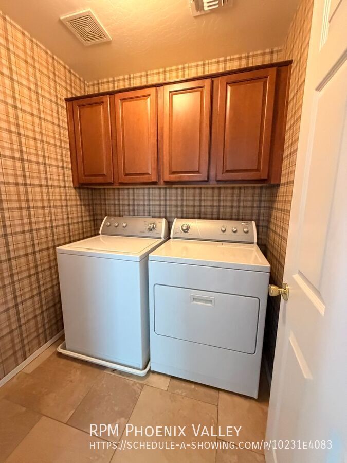 Two Story 3Bdm 2.5Ba Tolleson Home with EV-Ready Garage property image