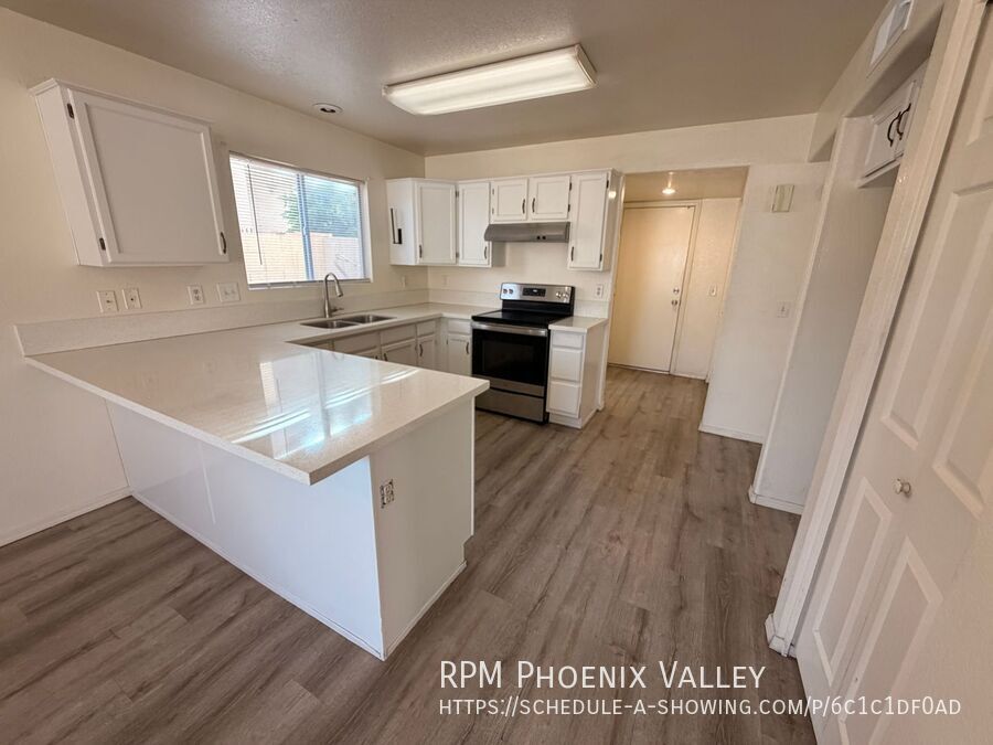 3 bd/2.5 bath *NEW* Carpet in Kyrene School District! property image