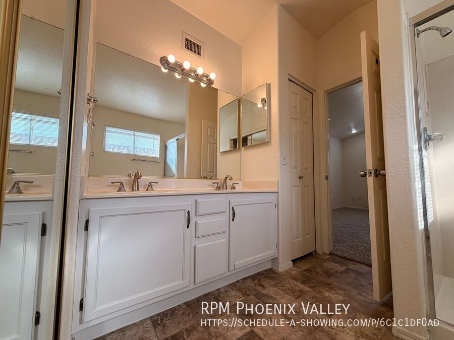 3 bd/2.5 bath *NEW* Carpet in Kyrene School District! property image