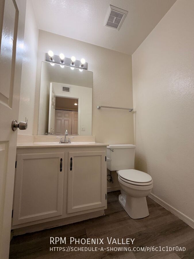 3 bd/2.5 bath *NEW* Carpet in Kyrene School District! property image