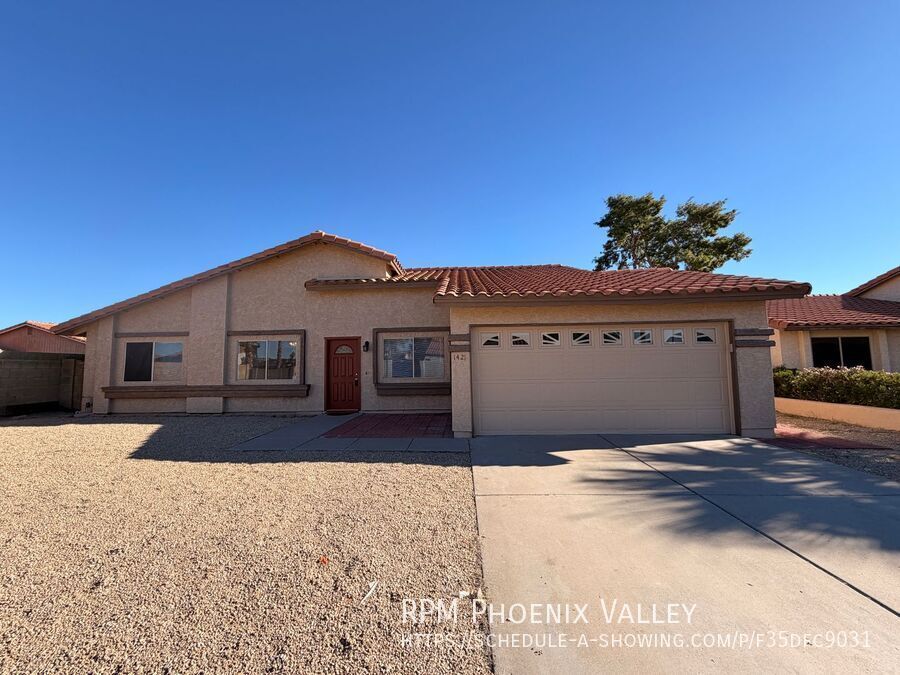 ⭐ Spacious 3-Bedroom 2-Bathroom Chandler Home with Vaulted Ceilings and Large Yard property image