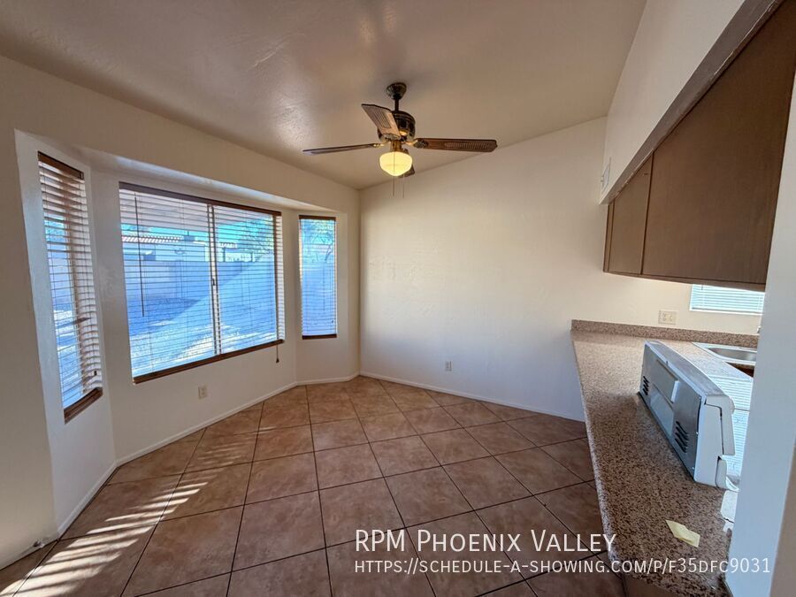 ⭐ Spacious 3-Bedroom 2-Bathroom Chandler Home with Vaulted Ceilings and Large Yard property image