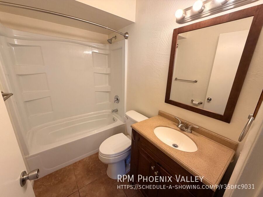 ⭐ Spacious 3-Bedroom 2-Bathroom Chandler Home with Vaulted Ceilings and Large Yard property image