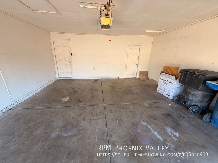 ⭐ Spacious 3-Bedroom 2-Bathroom Chandler Home with Vaulted Ceilings and Large Yard property image