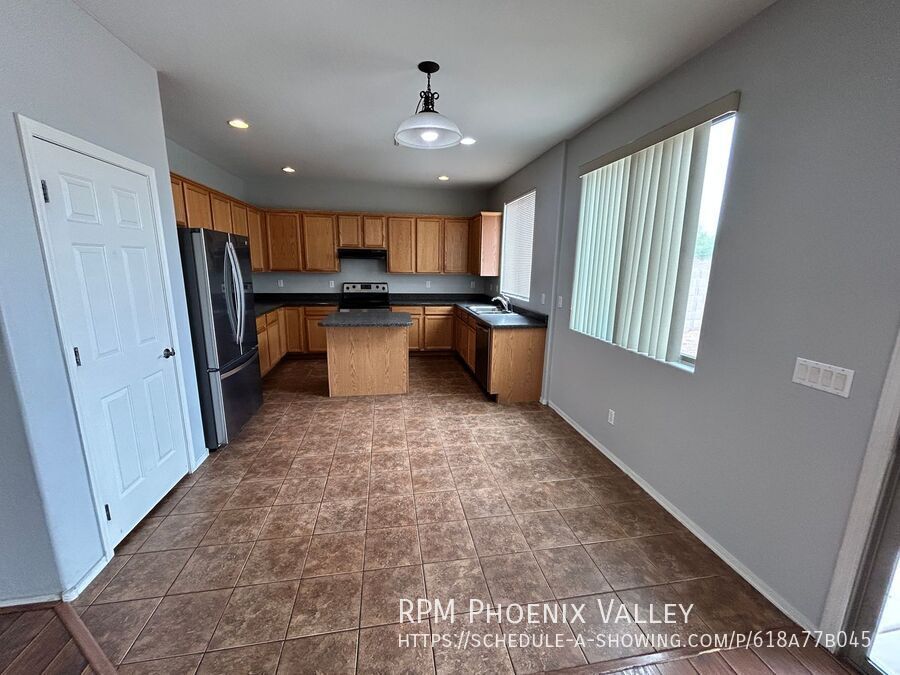 Gorgeous 4 Bed 2.5 Bath Pool Home in Surprise *NEW* Flooring! property image