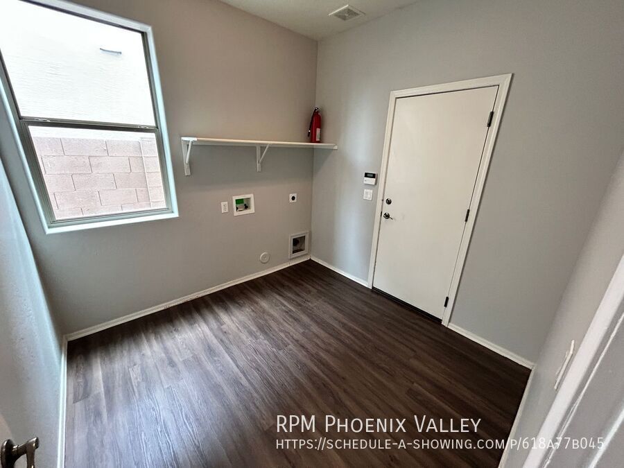 Gorgeous 4 Bed 2.5 Bath Pool Home in Surprise *NEW* Flooring! property image