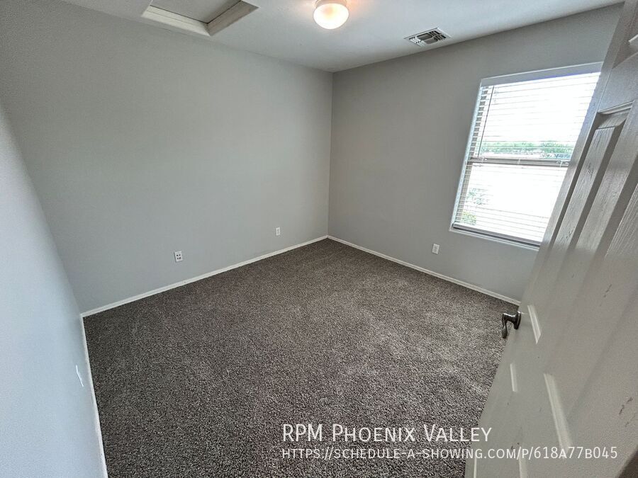 Gorgeous 4 Bed 2.5 Bath Pool Home in Surprise *NEW* Flooring! property image