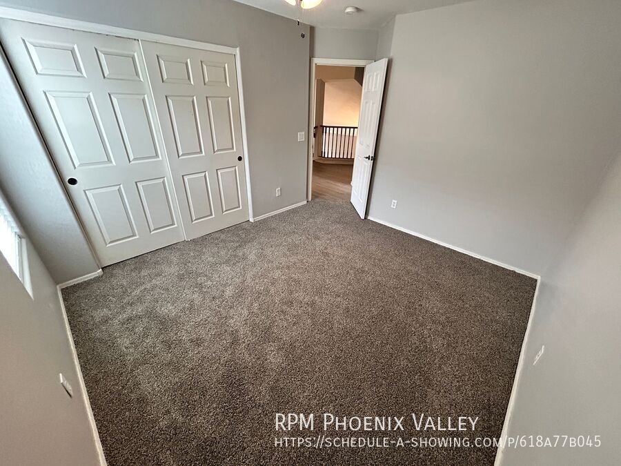 Gorgeous 4 Bed 2.5 Bath Pool Home in Surprise *NEW* Flooring! property image