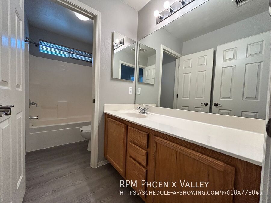 Gorgeous 4 Bed 2.5 Bath Pool Home in Surprise *NEW* Flooring! property image