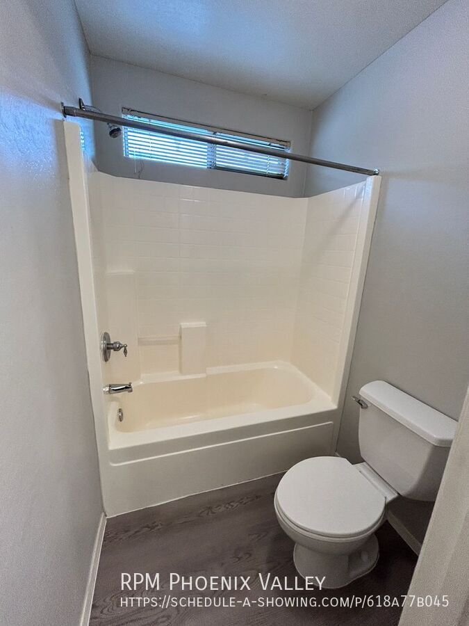 Gorgeous 4 Bed 2.5 Bath Pool Home in Surprise *NEW* Flooring! property image