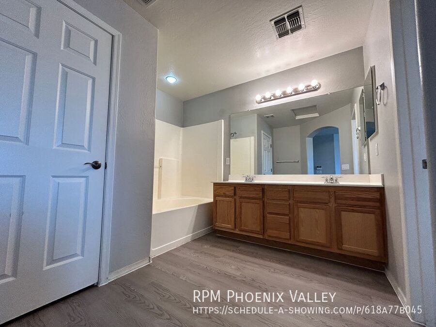 Gorgeous 4 Bed 2.5 Bath Pool Home in Surprise *NEW* Flooring! property image