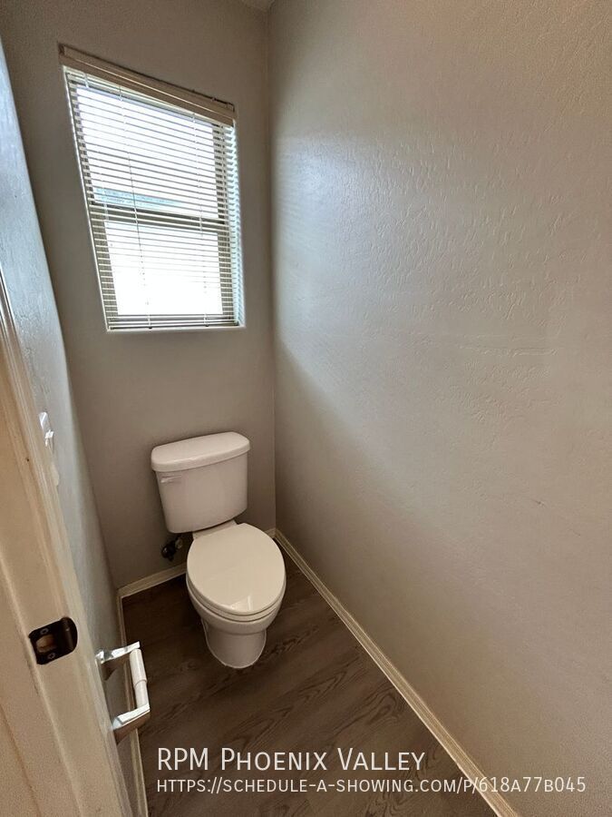 Gorgeous 4 Bed 2.5 Bath Pool Home in Surprise *NEW* Flooring! property image