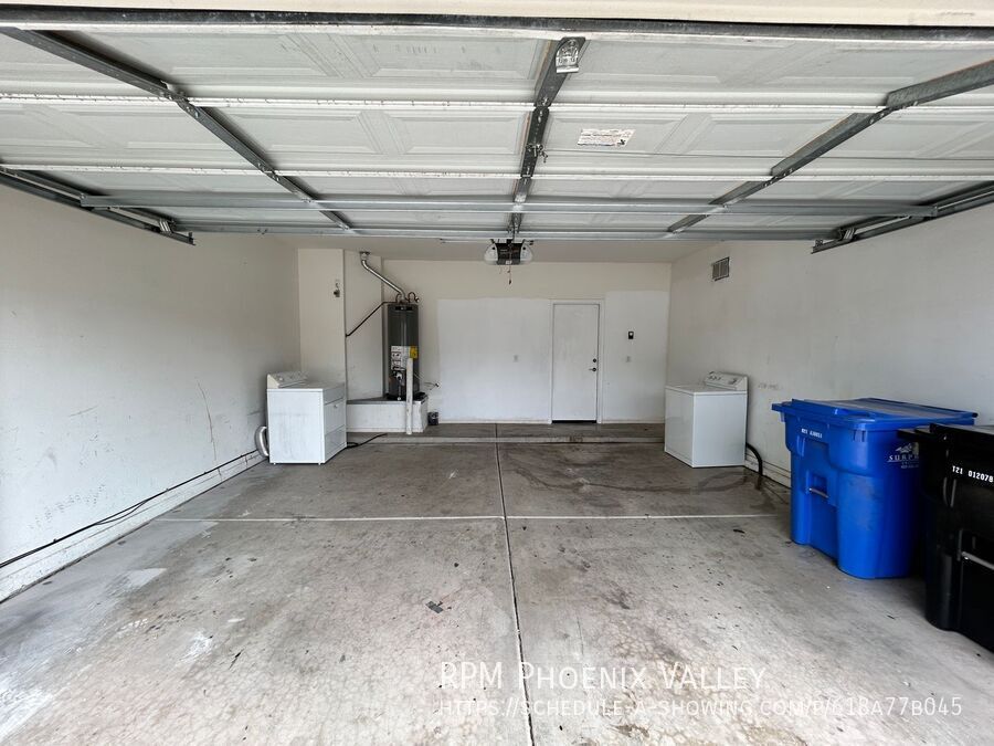 Gorgeous 4 Bed 2.5 Bath Pool Home in Surprise *NEW* Flooring! property image