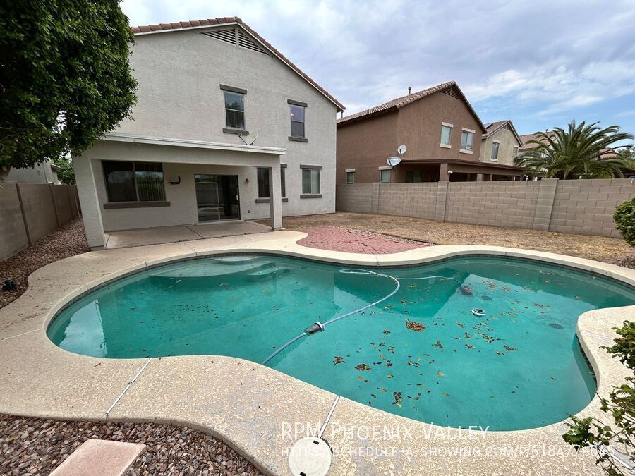 Gorgeous 4 Bed 2.5 Bath Pool Home in Surprise *NEW* Flooring! property image