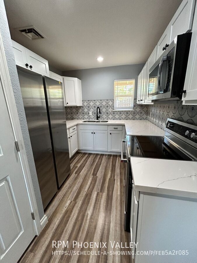 Move-In Special! Updated 2Bdm 1BA apartment *NO* Carpet property image