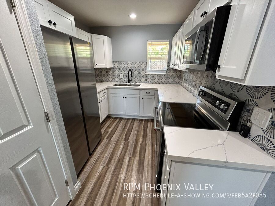 Move-In Special! Updated 2Bdm 1BA apartment *NO* Carpet property image