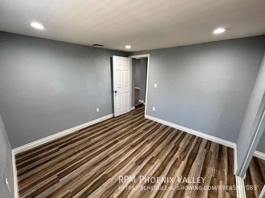 Move-In Special! Updated 2Bdm 1BA apartment *NO* Carpet property image
