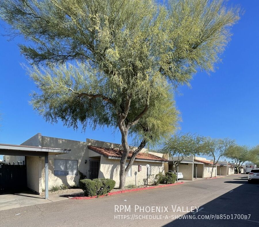 Priced to Lease! Single Story updated 2Bdm - 2 Ba Glendale Unit with *NO Carpet* property image