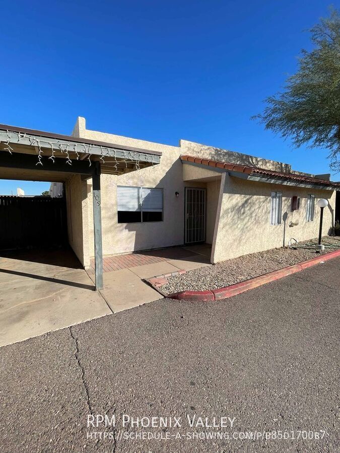 Priced to Lease! Single Story updated 2Bdm - 2 Ba Glendale Unit with *NO Carpet* property image