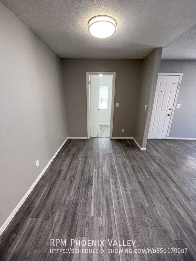 Priced to Lease! Single Story updated 2Bdm - 2 Ba Glendale Unit with *NO Carpet* property image
