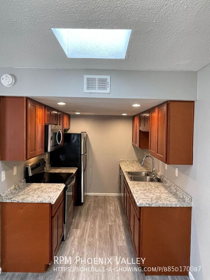 Priced to Lease! Single Story updated 2Bdm - 2 Ba Glendale Unit with *NO Carpet* property image