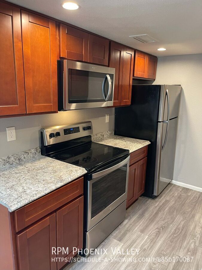 Priced to Lease! Single Story updated 2Bdm - 2 Ba Glendale Unit with *NO Carpet* property image