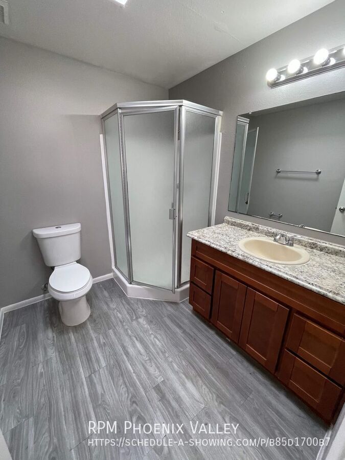 Priced to Lease! Single Story updated 2Bdm - 2 Ba Glendale Unit with *NO Carpet* property image