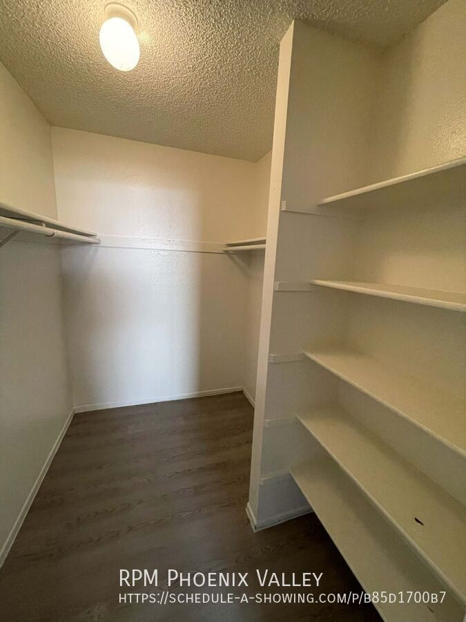 Priced to Lease! Single Story updated 2Bdm - 2 Ba Glendale Unit with *NO Carpet* property image