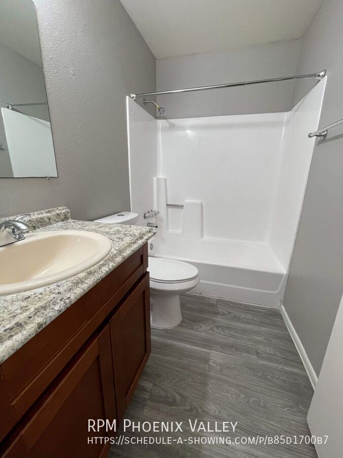 Priced to Lease! Single Story updated 2Bdm - 2 Ba Glendale Unit with *NO Carpet* property image