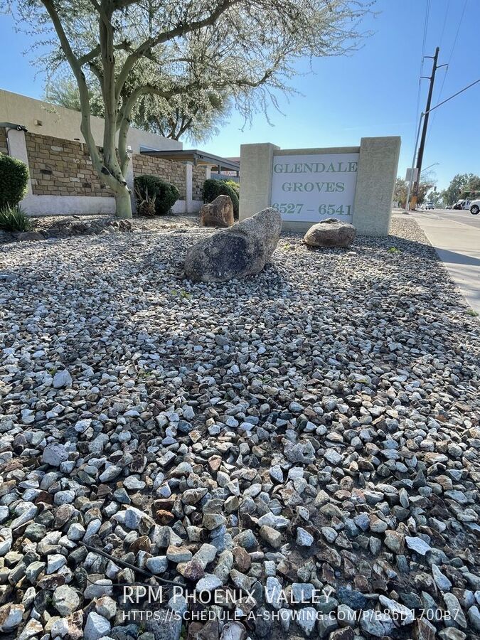 Priced to Lease! Single Story updated 2Bdm - 2 Ba Glendale Unit with *NO Carpet* property image