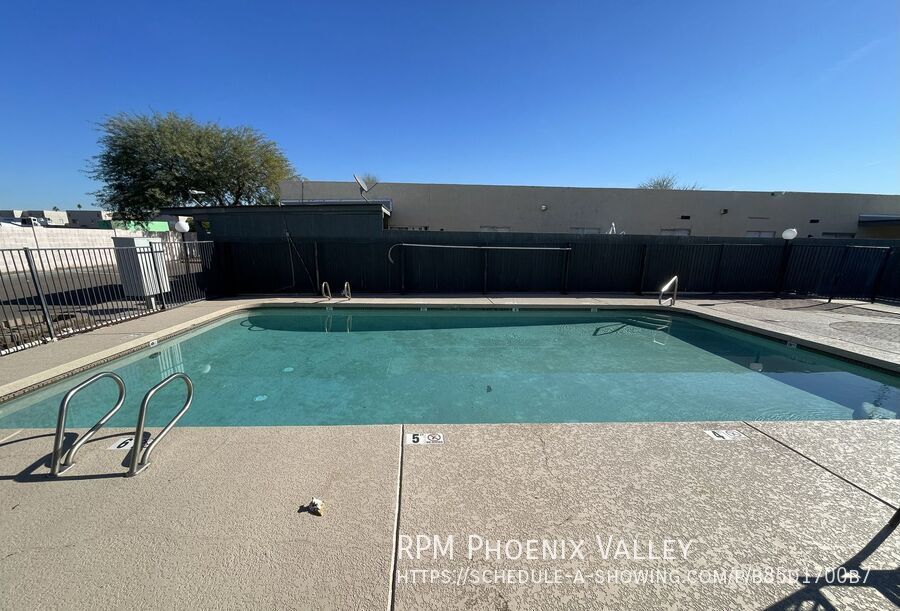 Priced to Lease! Single Story updated 2Bdm - 2 Ba Glendale Unit with *NO Carpet* property image