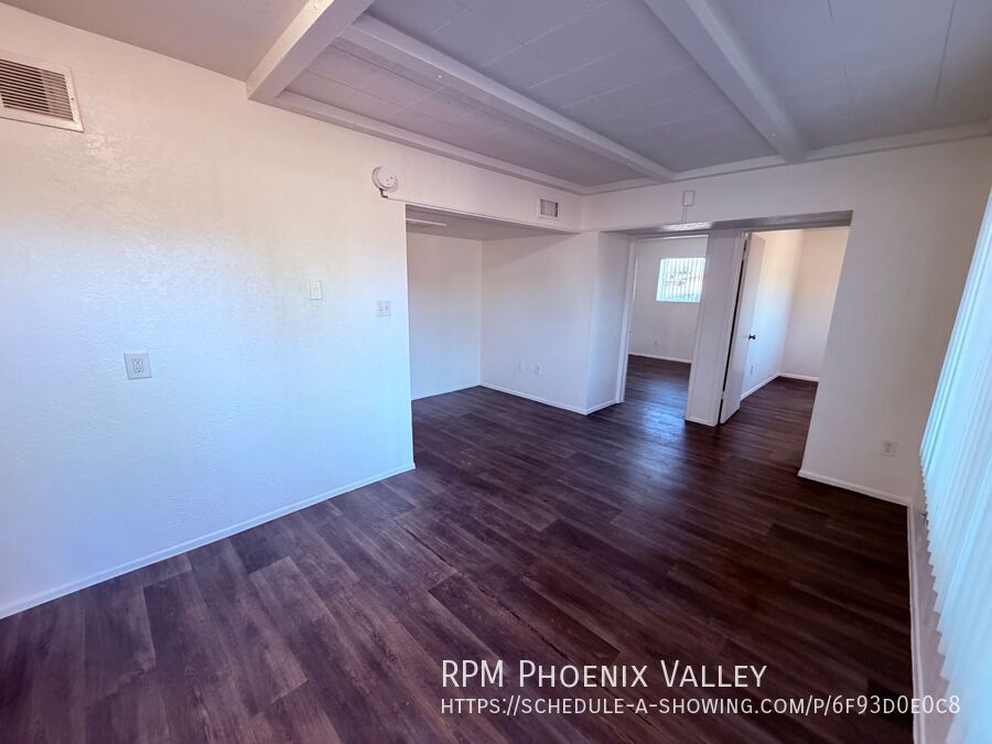Fantastic 2Bdm 1Ba Glendale Unit with Enclosed Patio and 